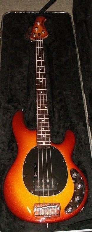 Ernie Ball Music Man Sting Ray (2001) - Kliknte pro vt obrzek...